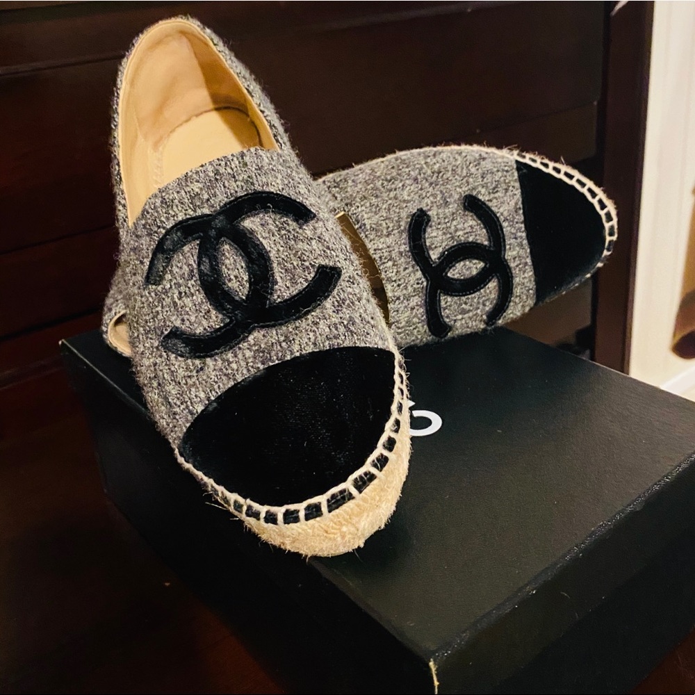 ▪️CHANEL Grey Wool & Black Velvet Cap Toe ‘CC’▪️